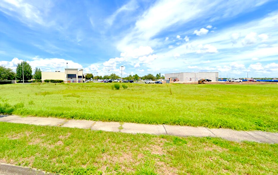 Dyer Blvd, Kissimmee, FL à vendre - Photo de l’immeuble – Image 3 sur 4