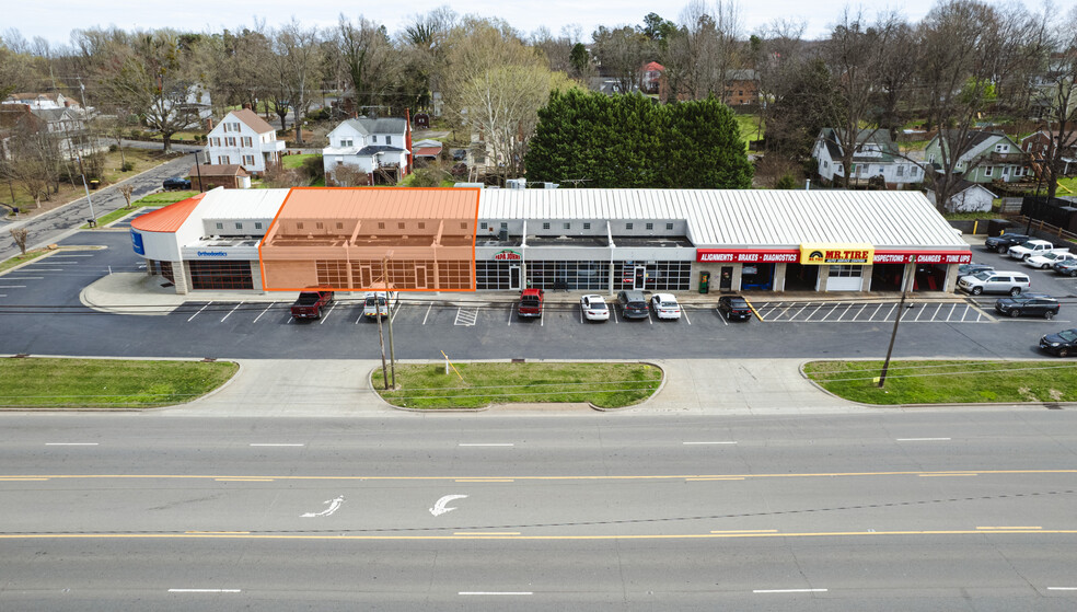 416-424 N Madison Blvd, Roxboro, NC à louer - Photo de l’immeuble – Image 3 sur 9