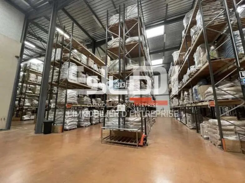 Local d’activités dans Lozanne à louer - Photo intérieure – Image 3 sur 7