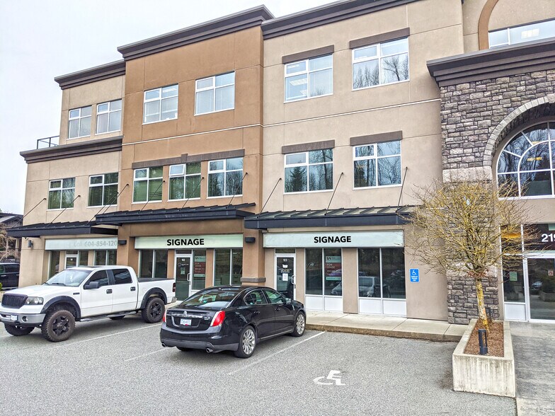 2200 West Railway St, Abbotsford, BC à vendre - Photo de l’immeuble – Image 2 sur 10