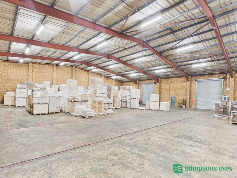 Unit 3 & 4, Ampthill Road, Bedford à louer - Photo de l’immeuble – Image 3 sur 36