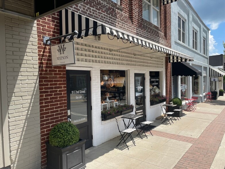 11 E 2nd St, West Jefferson, NC à vendre - Photo de l’immeuble – Image 3 sur 29