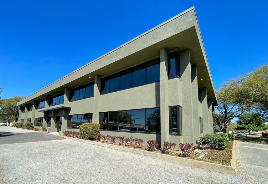 3901 Manhattan Dr, Tyler, TX à louer - Photo de l’immeuble – Image 2 sur 6