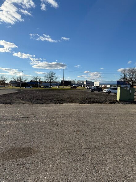 3393 S Linden Rd, Flint, MI à louer - Photo de l’immeuble – Image 2 sur 4