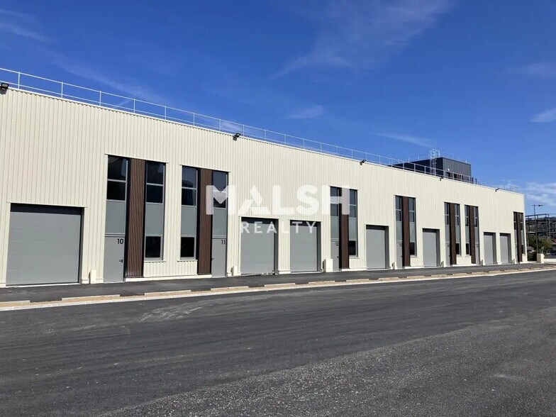 Bureau dans Montluel à vendre - Photo de l’immeuble – Image 3 sur 17