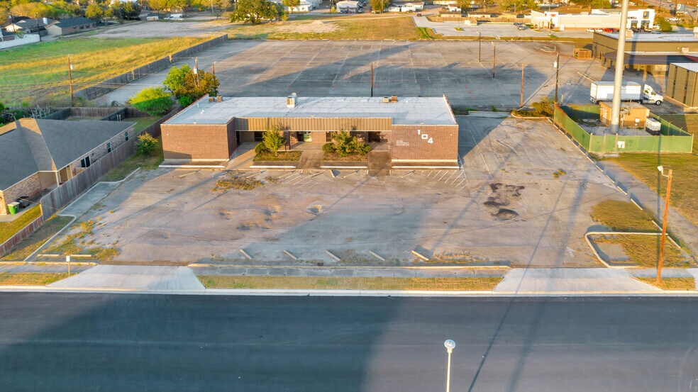 104 Teakwood Dr, Victoria, TX à vendre - Photo de l’immeuble – Image 2 sur 49