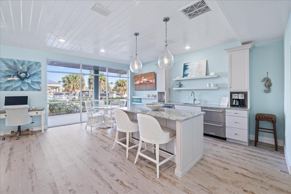 5505 N Atlantic Ave, Cocoa Beach, FL 32931 - Lot 106 - - Photo intérieure - Image 2 of 19