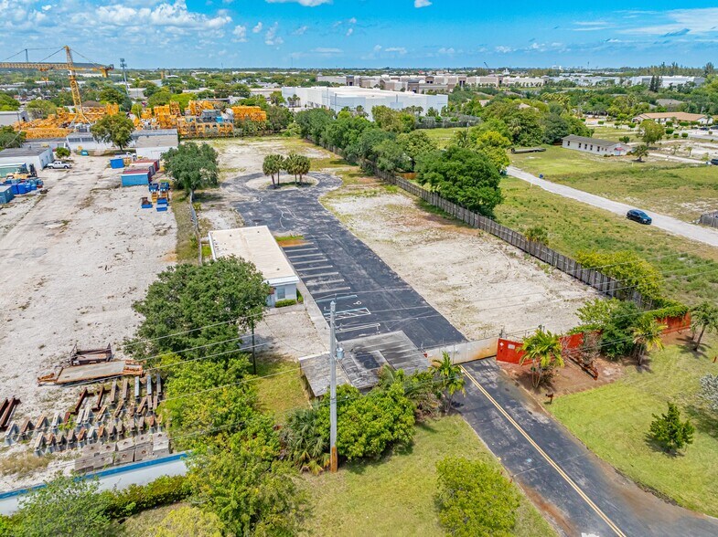 1911 NW 15th St, Pompano Beach, FL à louer - Photo de l’immeuble – Image 2 sur 5
