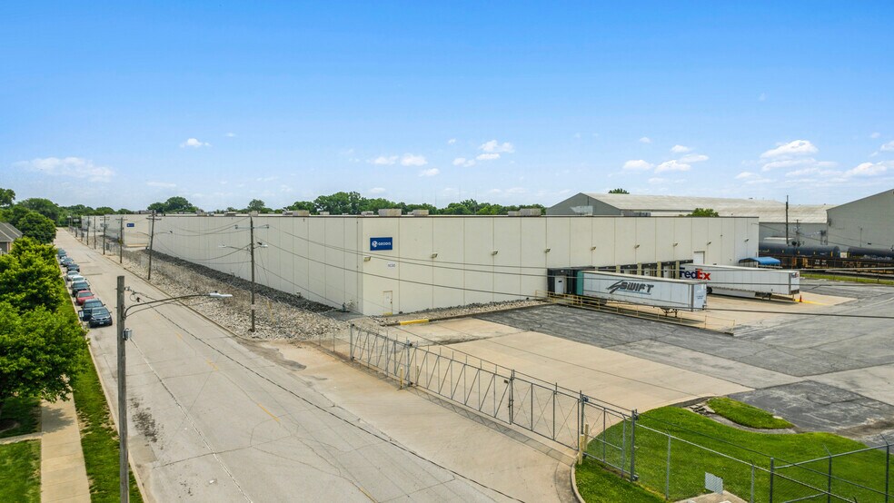 1630 Wayne Lanter Ave, Madison, IL à louer - Photo de l’immeuble – Image 1 sur 9