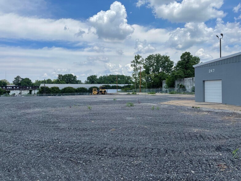 247 E Bodley Ave, Memphis, TN à louer - Photo de l’immeuble – Image 2 sur 9