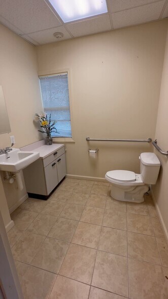 97 Cedar Grove Ln, Somerset, NJ à louer - Vidéo sur l’annonce professionnelle – Image 2 sur 19