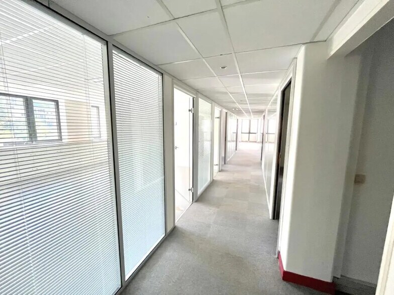 Bureau dans Saint-Germain-en-Laye à louer - Photo de l’immeuble – Image 3 sur 10
