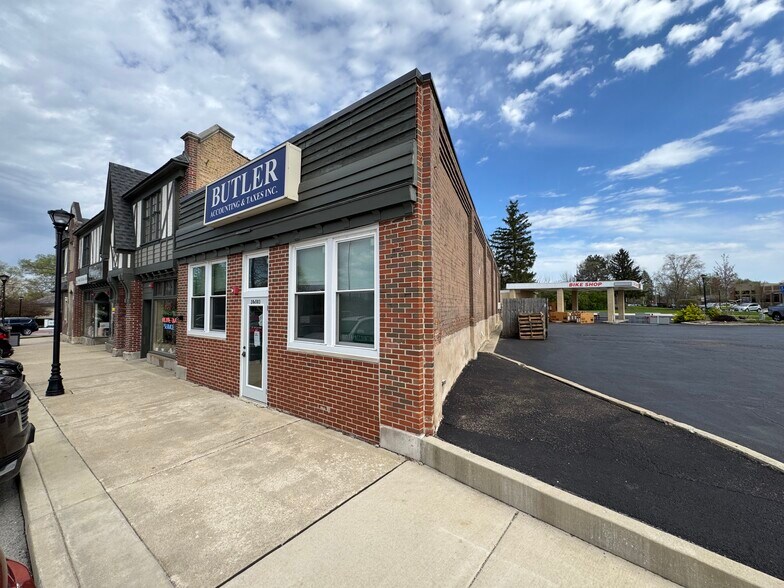28W583 Stafford Pl, Warrenville, IL à louer - Photo principale – Image 1 sur 1