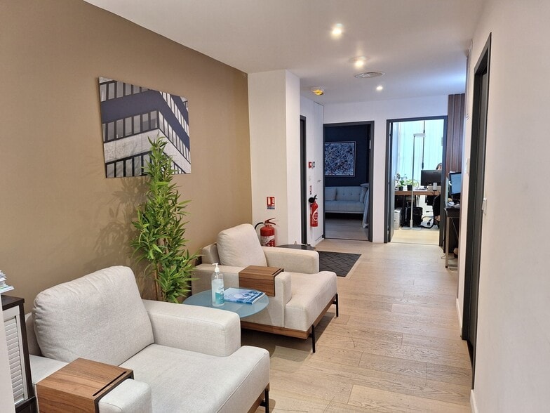 Bureau dans Bordeaux à louer - Photo de l’immeuble – Image 3 sur 8