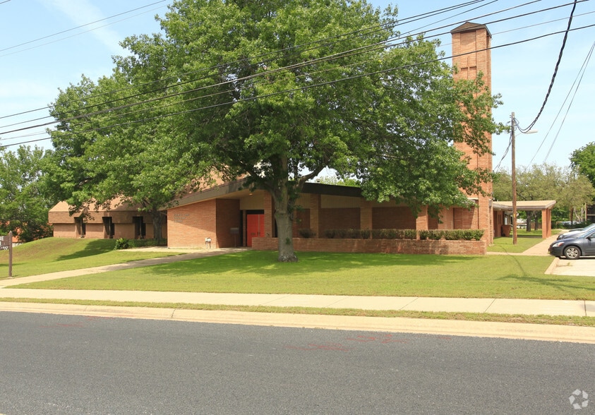 908 Old Koenig Ln, Austin, TX à louer - Photo principale – Image 1 sur 13