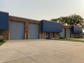 640-650 Bennett Dr, Elk Grove Village, IL à louer Photo de l’immeuble– Image 2 sur 11