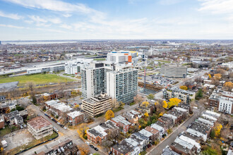 4999 Rue Sainte-Catherine O, Westmount, QC - VUE AÉRIENNE  vue de carte