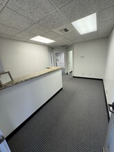 7177 Brockton Ave, Riverside, CA à louer Photo intérieure– Image 2 sur 7