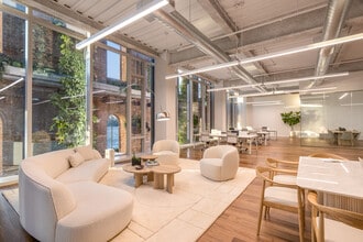 300 Kent Ave, Brooklyn, NY à louer Photo intérieure– Image 2 sur 10