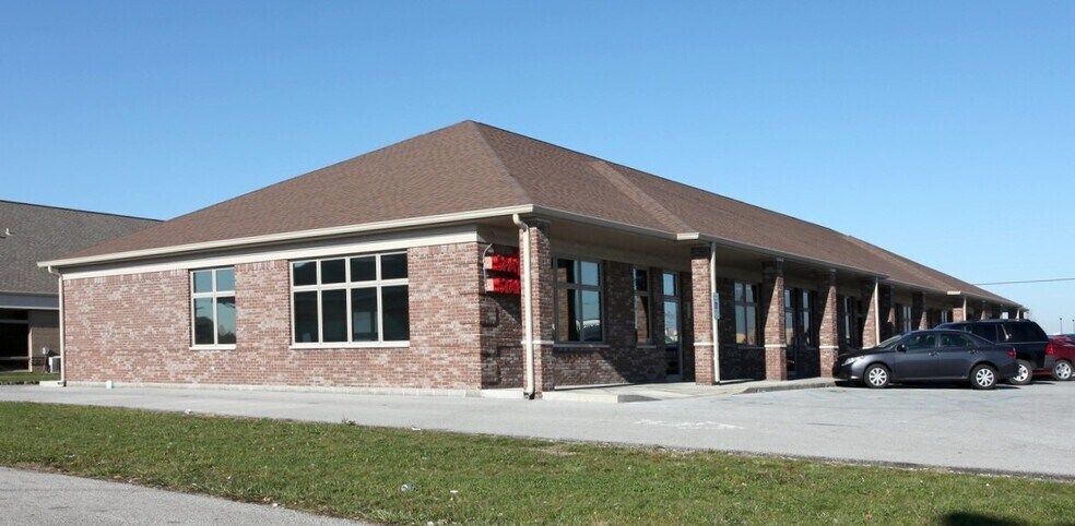 1780-1796 Melody Ln, Greenfield, IN à vendre - Photo de l’immeuble – Image 1 sur 8