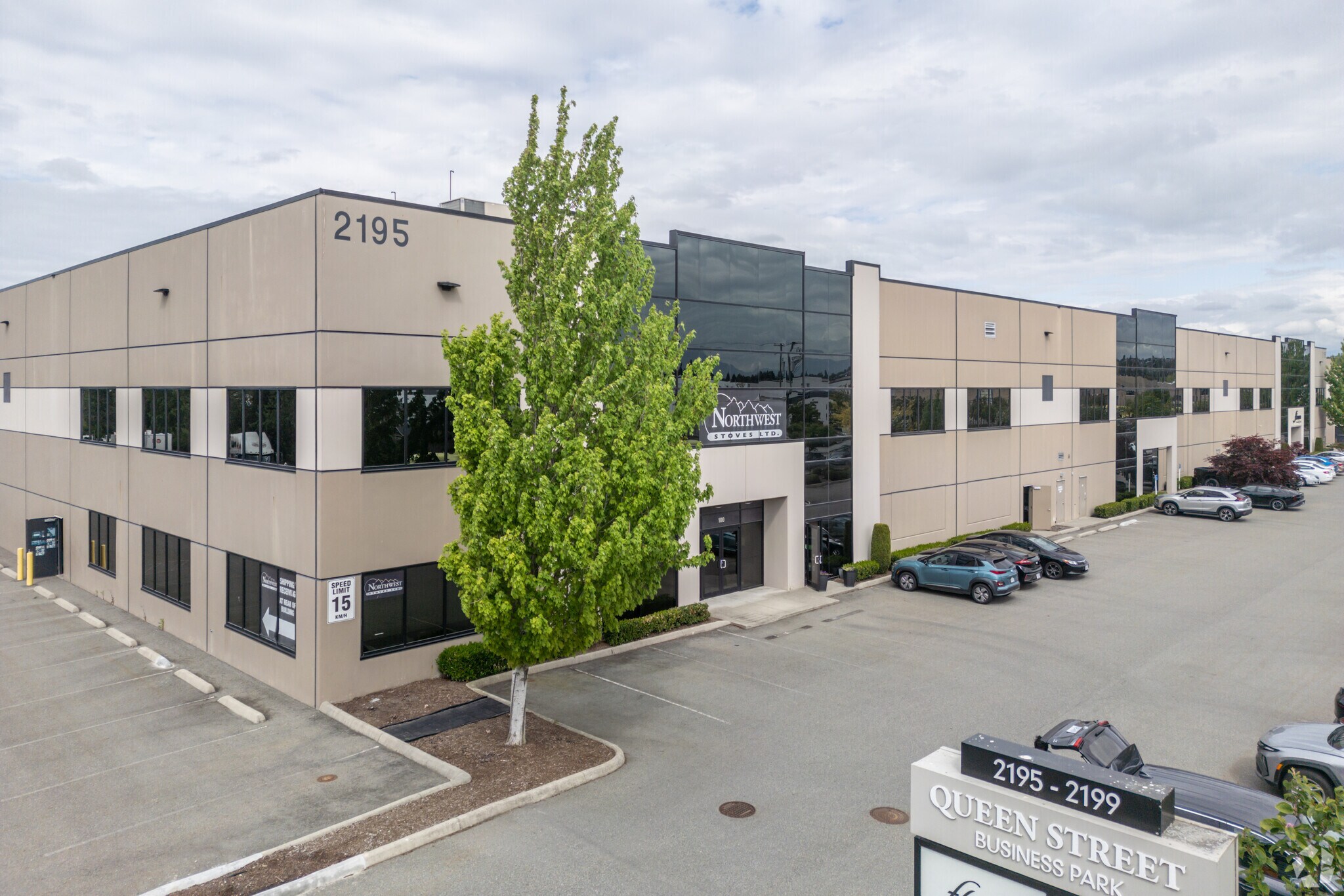 2195 Queen St, Abbotsford, BC à louer Photo principale– Image 1 sur 9