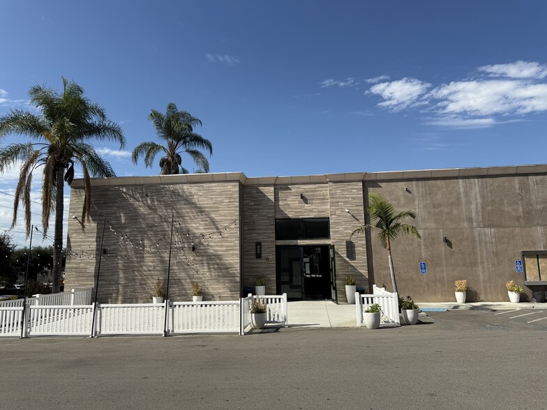 651 W Whittier Blvd, La Habra, CA à louer - Photo de l’immeuble – Image 3 sur 5