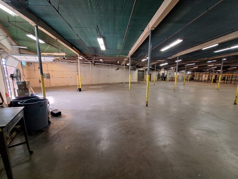 740 N Albany Ave, Chicago, IL à louer - Photo de l’immeuble – Image 3 sur 5