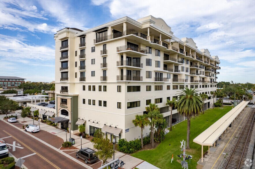 111 E Monument Ave, Kissimmee, FL à louer - Photo principale – Image 1 sur 19