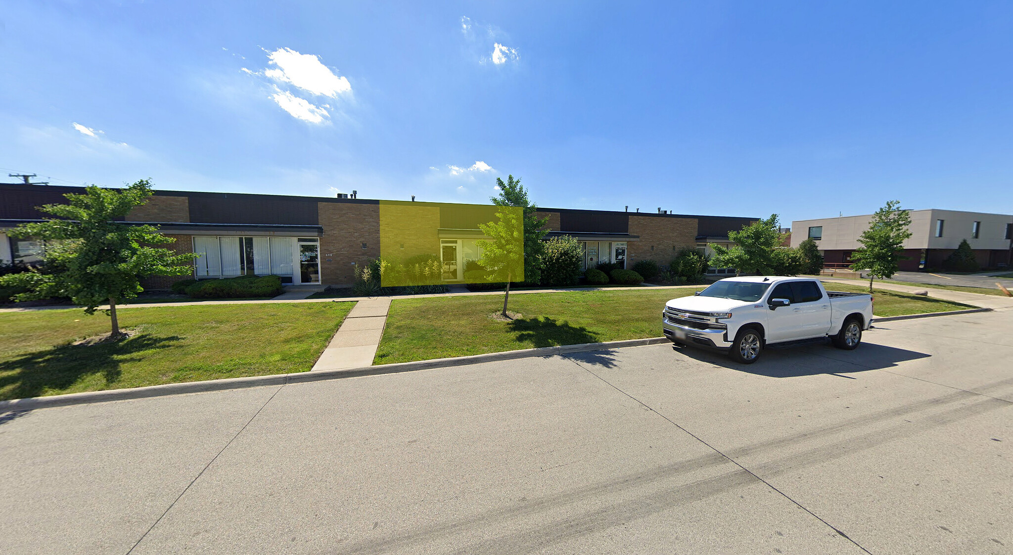 694-704 N Larch Ave, Elmhurst, IL à louer Photo de l’immeuble– Image 1 sur 4