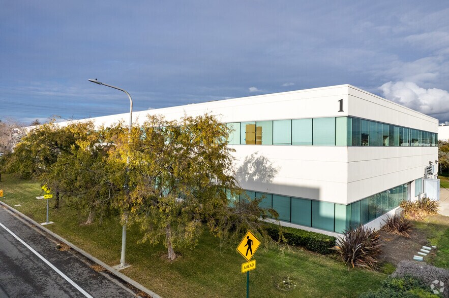 26460 Corporate Ave, Hayward, CA à louer - Photo de l’immeuble – Image 2 sur 7