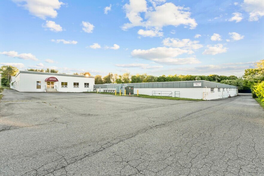 80 Wampus Ln, Milford, CT à louer - Photo de l’immeuble – Image 3 sur 28