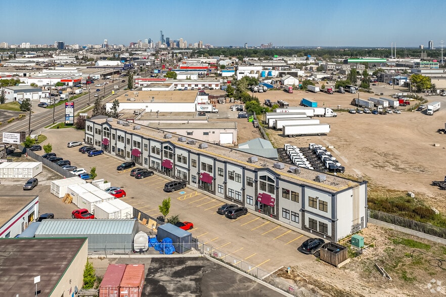 5657-5677 99 St NW, Edmonton, AB à vendre - Aérien – Image 2 sur 33