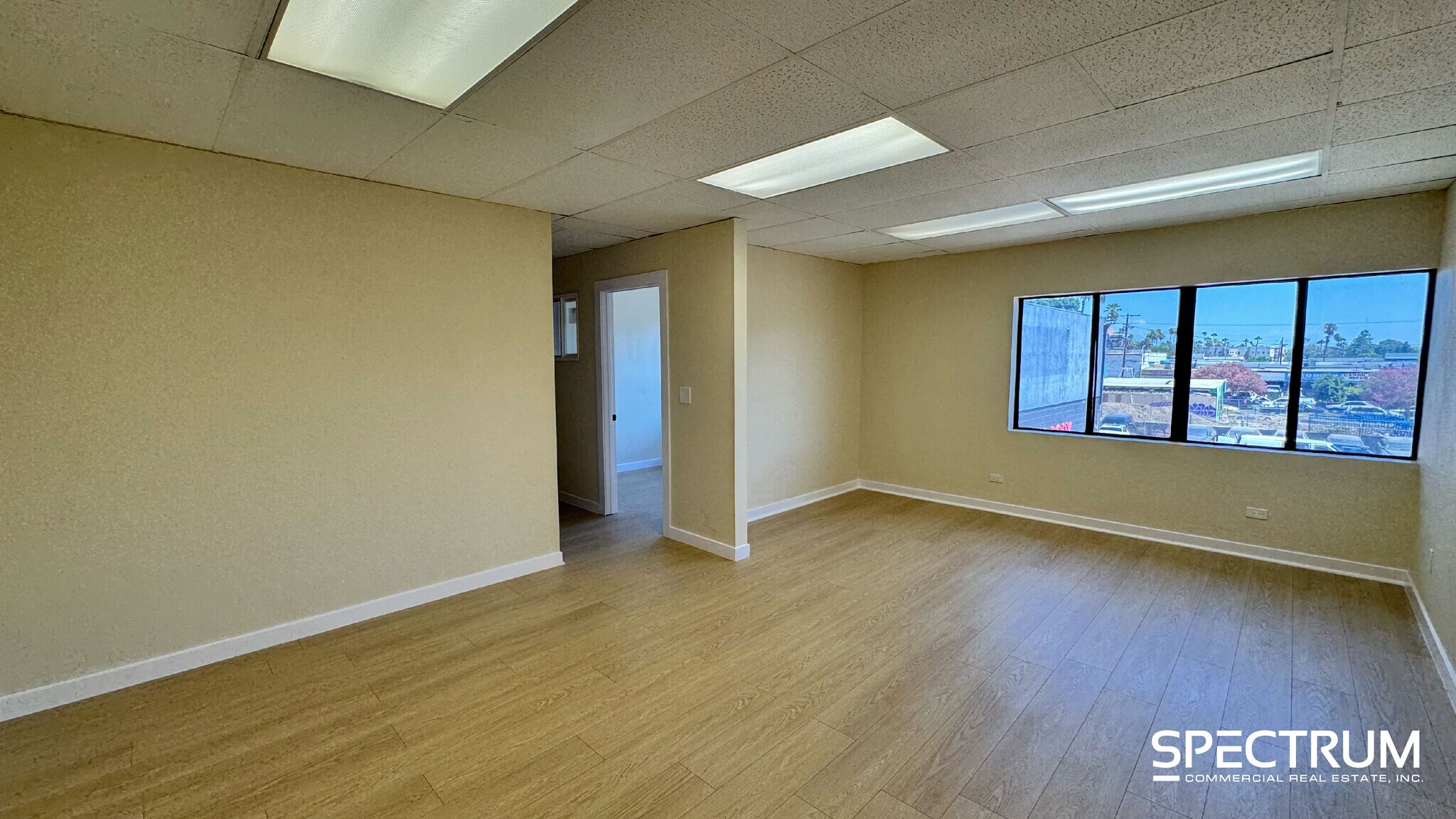 21024 Sherman Way, Canoga Park, CA à louer Photo intérieure– Image 1 sur 5
