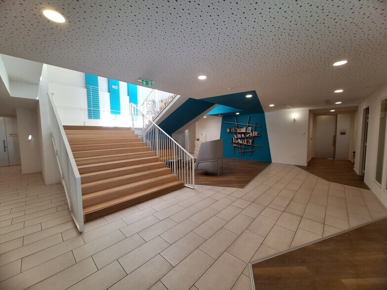 Bureau dans Pessac à louer - Photo de l’immeuble – Image 2 sur 17