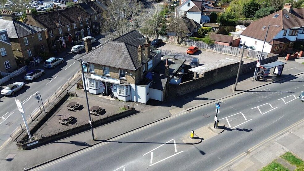 1A Rickmansworth Rd, Pinner à vendre - Photo de l’immeuble – Image 3 sur 18
