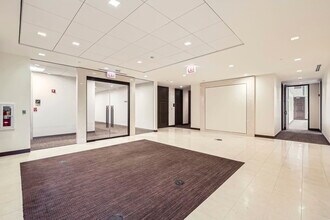 1033 Skokie Blvd, Northbrook, IL à louer Photo intérieure– Image 2 sur 3