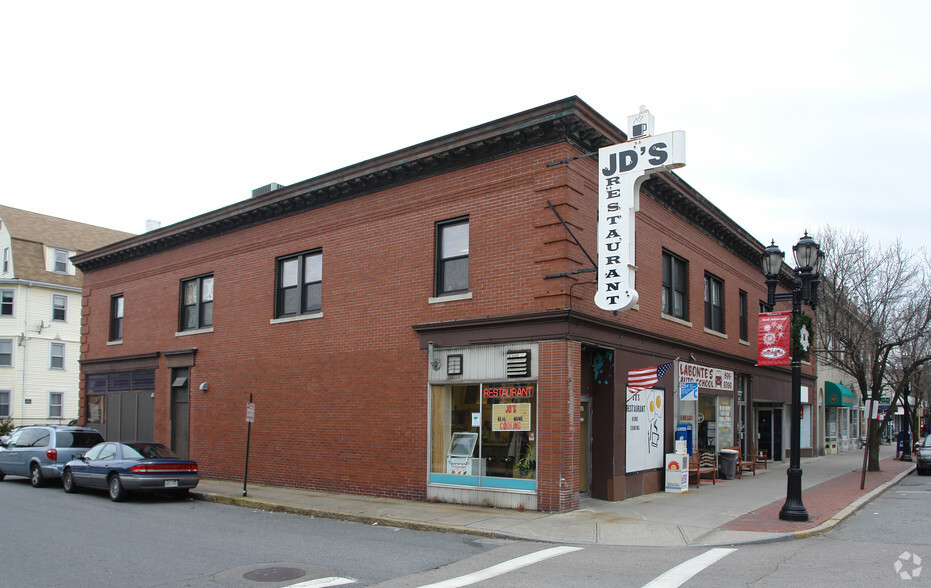 59 N Washington St, North Attleboro, MA à vendre - Photo de l’immeuble – Image 3 sur 5