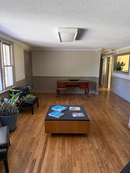 12042 N Radio Station Rd, Seneca, SC à vendre - Photo de l’immeuble – Image 2 sur 8