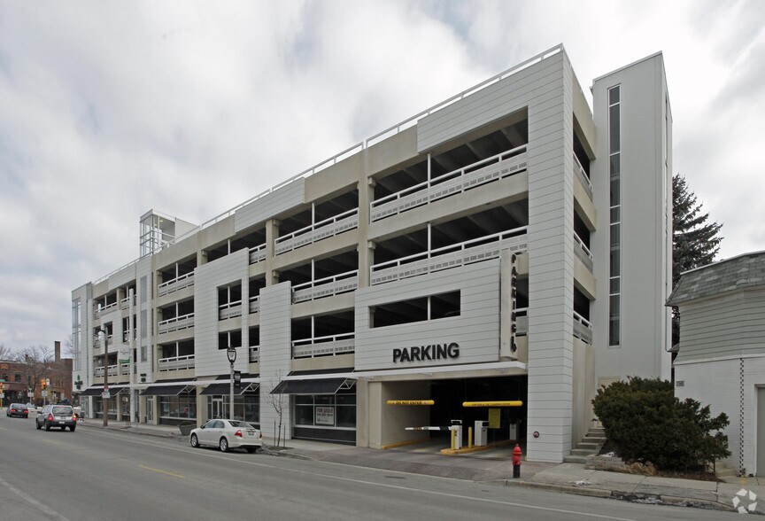 2574-2590 N Downer Ave, Milwaukee, WI à vendre - Photo de l’immeuble – Image 3 sur 6