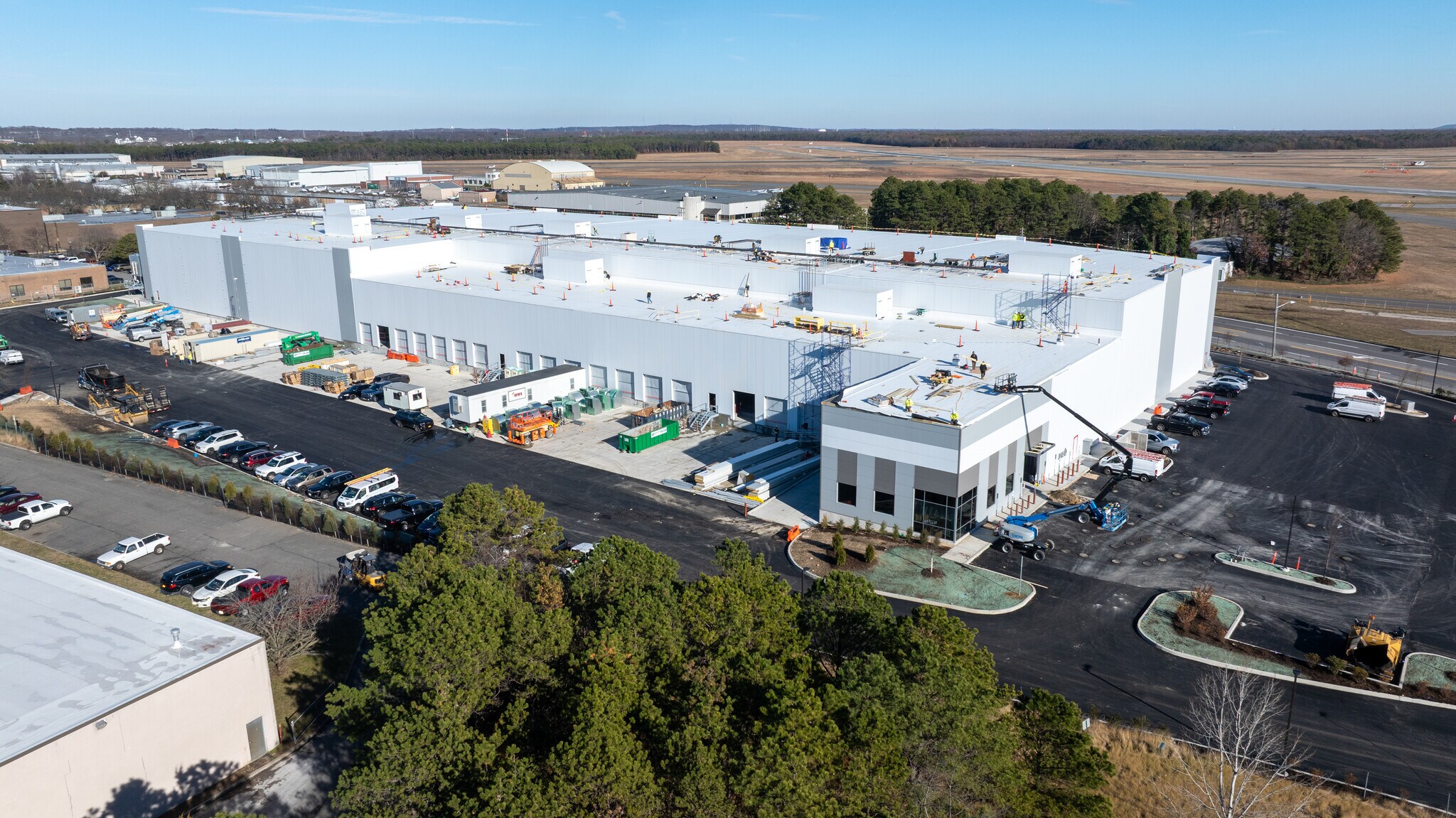 2100 Smithtown Ave, Ronkonkoma, NY à louer Photo de l’immeuble– Image 1 sur 8