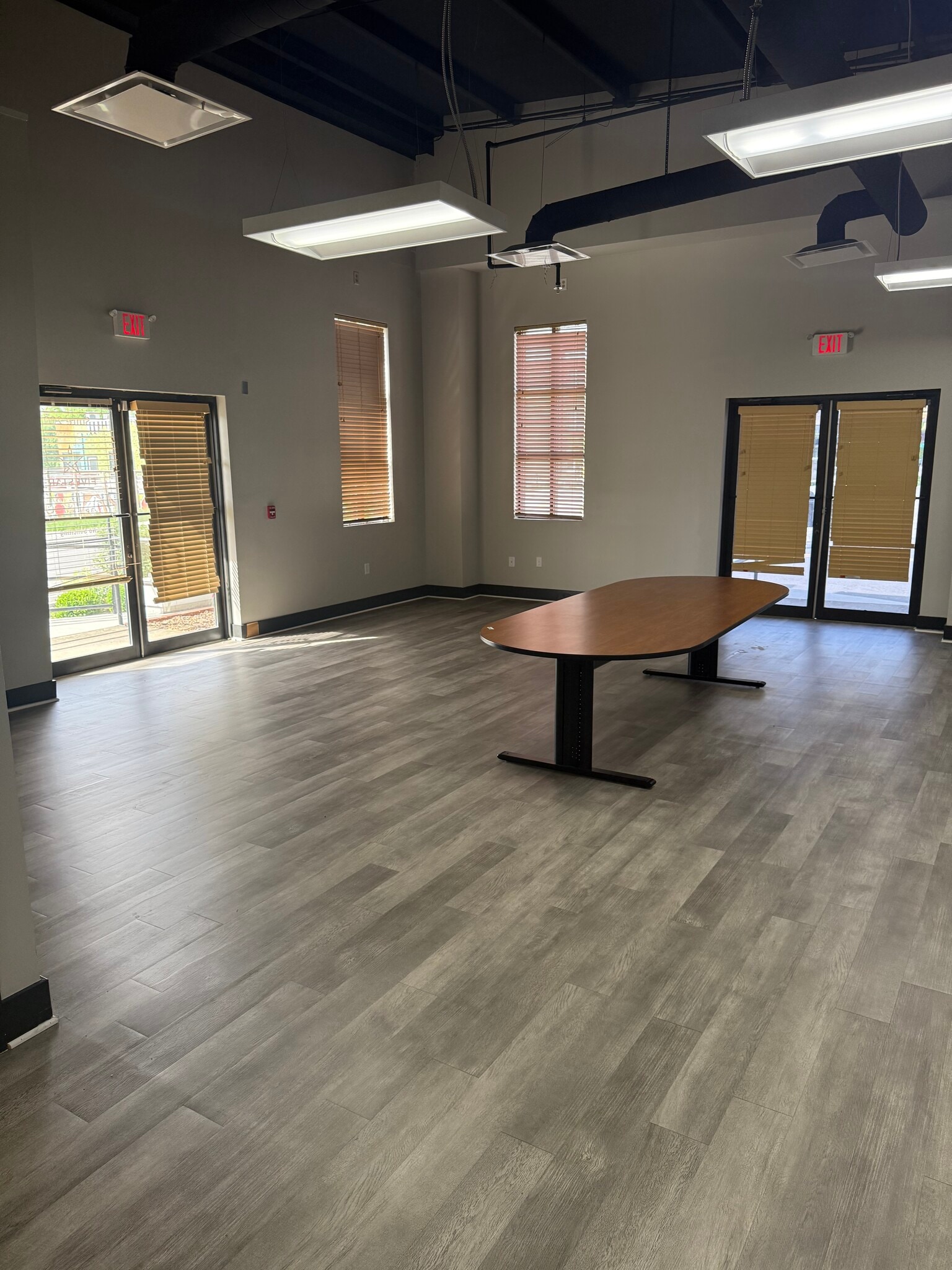 401 E Main St, New Albany, IN à louer Hall d’entrée– Image 1 sur 12