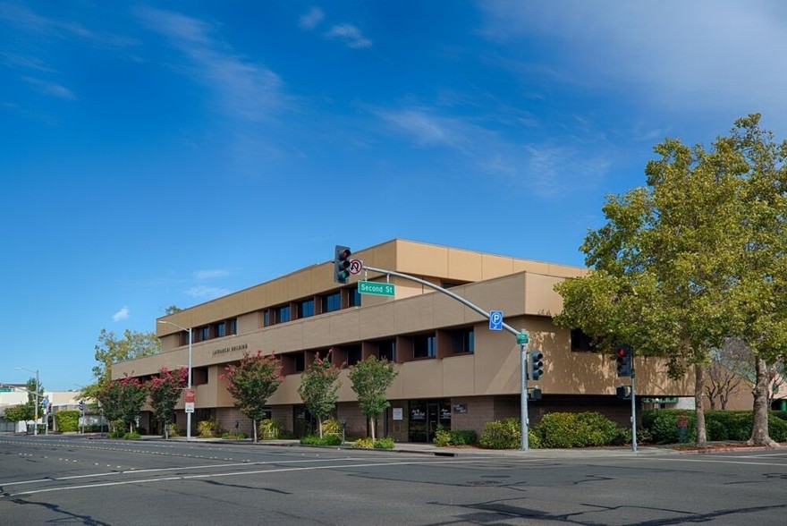 Downtown Santa Rosa, Santa Rosa, CA à louer - Photo de l’immeuble – Image 1 sur 3