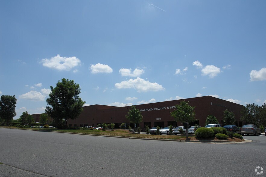 10617 Southern Loop Blvd, Pineville, NC à louer - Photo de l’immeuble – Image 3 sur 9