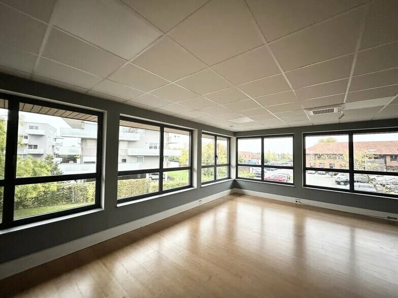 Bureau dans Wambrechies à louer - Photo de l’immeuble – Image 1 sur 10