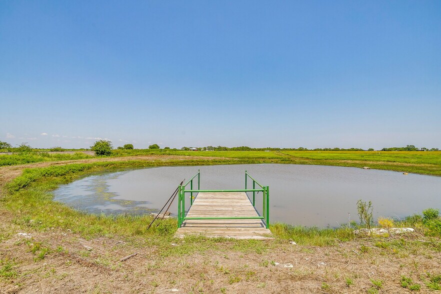 1041 County Road 310A, Cleburne, TX à vendre - Photo de l’immeuble – Image 2 sur 31