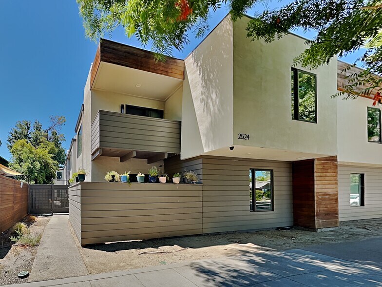 2522-2524 T St, Sacramento, CA à vendre - Photo de l’immeuble – Image 2 sur 12