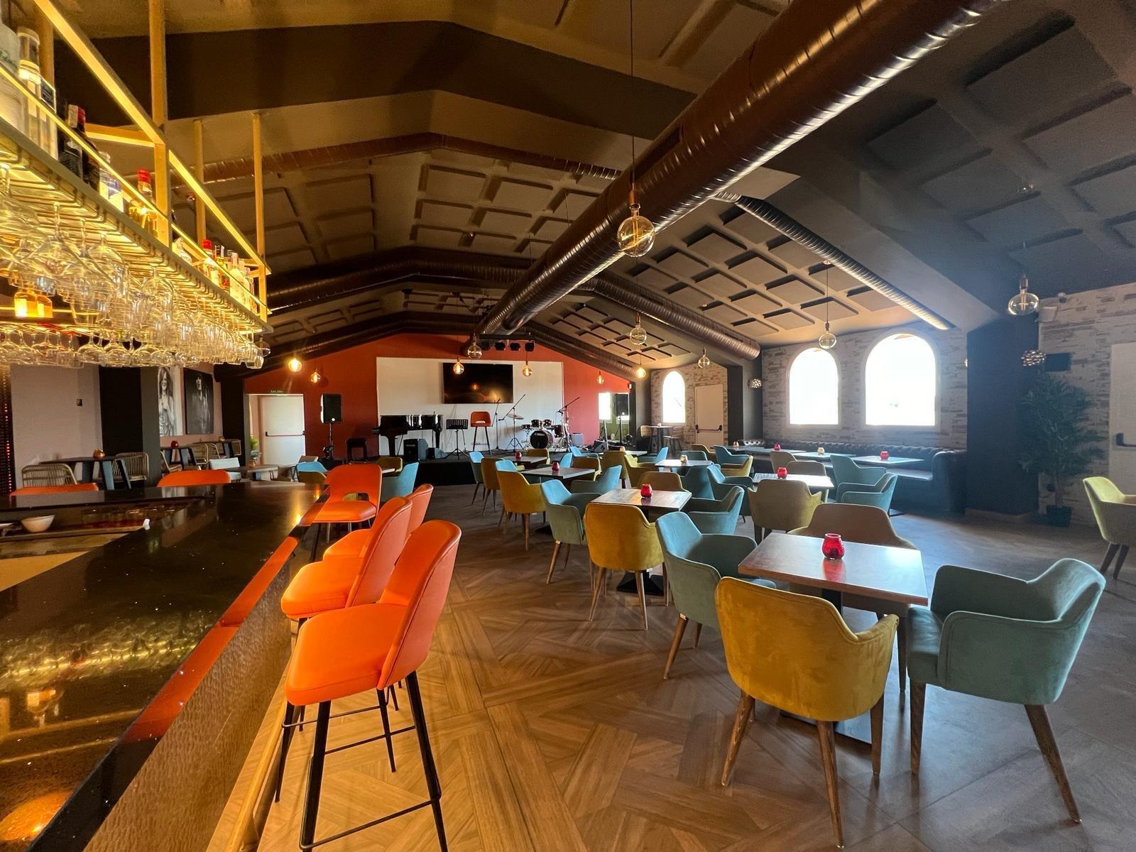 Local commercial dans Estepona à vendre Photo de l’immeuble– Image 1 sur 19