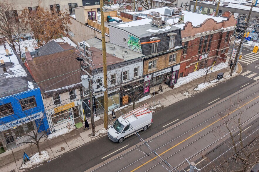 717-719 Queen St W, Toronto, ON à vendre - Photo de l’immeuble – Image 3 sur 10