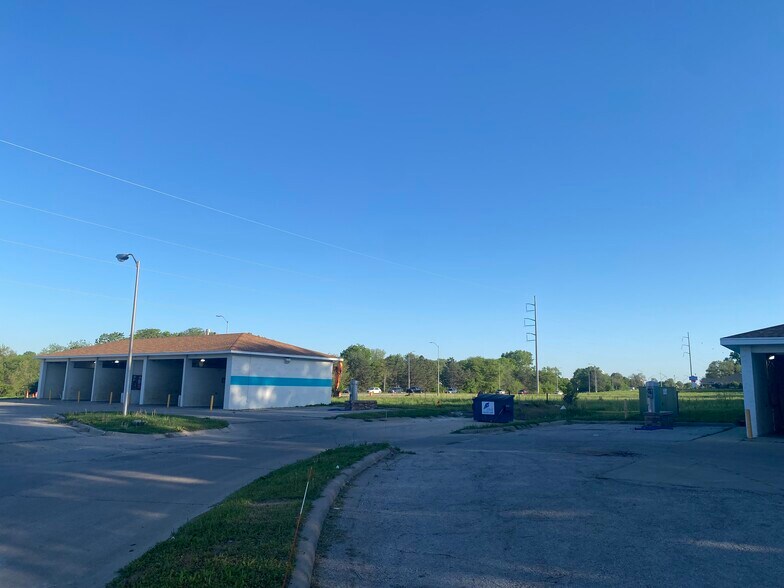 6804 143rd plz, Omaha, NE à vendre - Photo de l’immeuble – Image 2 sur 9