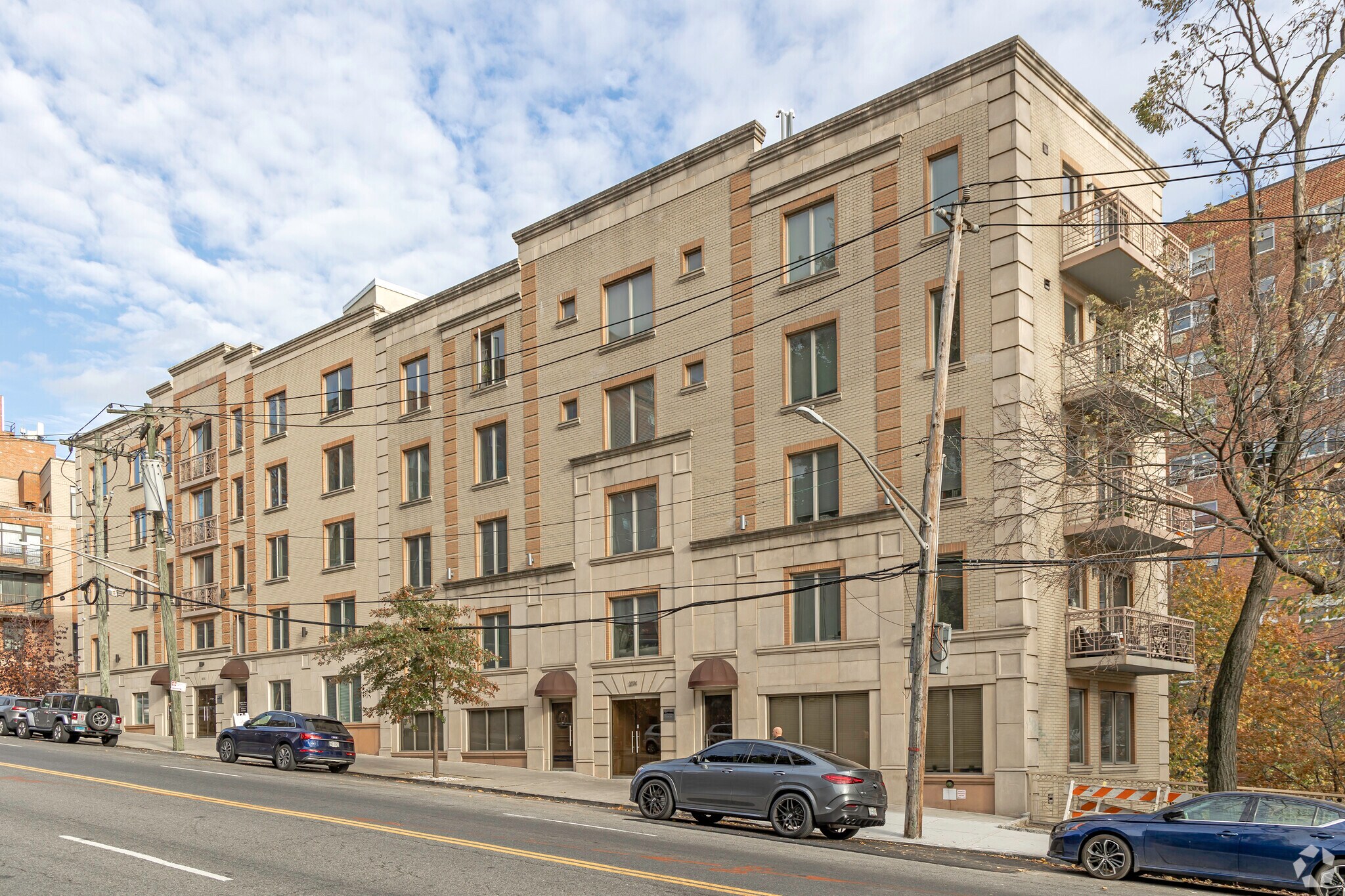 3190 Riverdale Ave, Bronx, NY à louer Photo principale– Image 1 sur 18